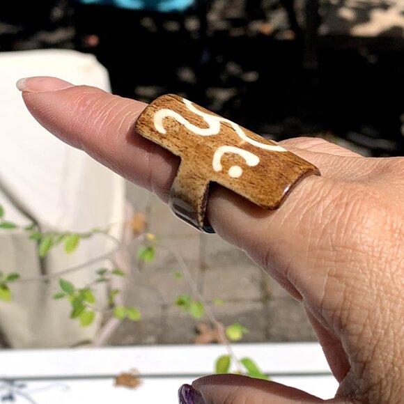 Vtg Unique Natural Wood with Om Inlay Ring - Picture 6 of 8